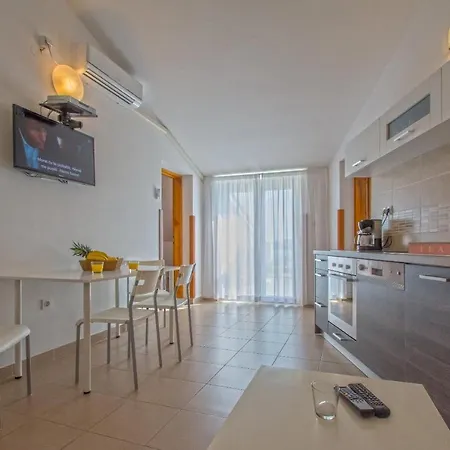 Sabina - 100m From Sea Appartement *