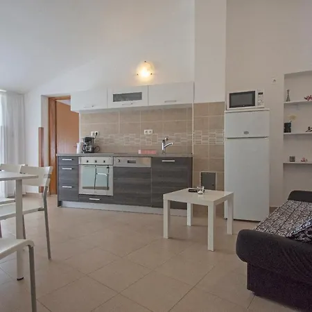 Apartment Sabina - 100m From Sea