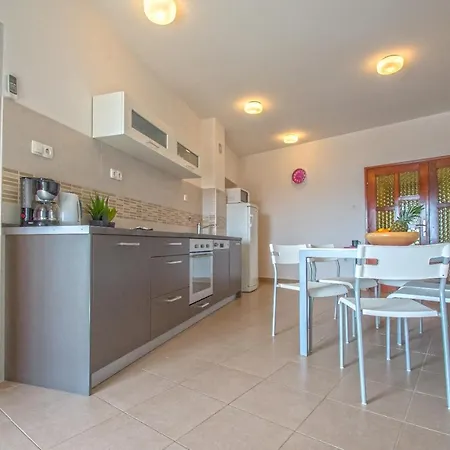 Sabina - 100m From Sea Apartment *